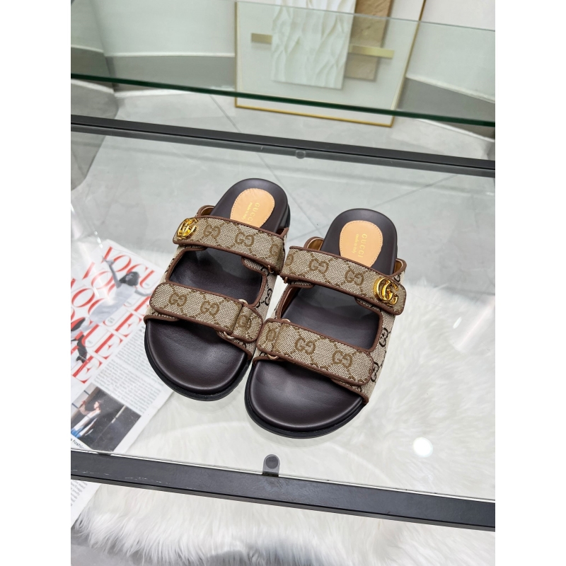 G*u*i sandals